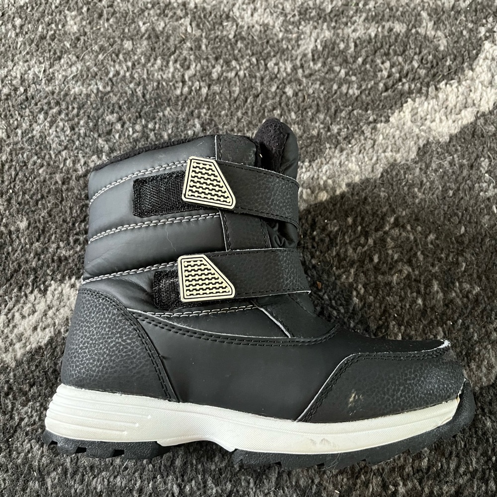 Wonder Nation Snow Boots - Size 3